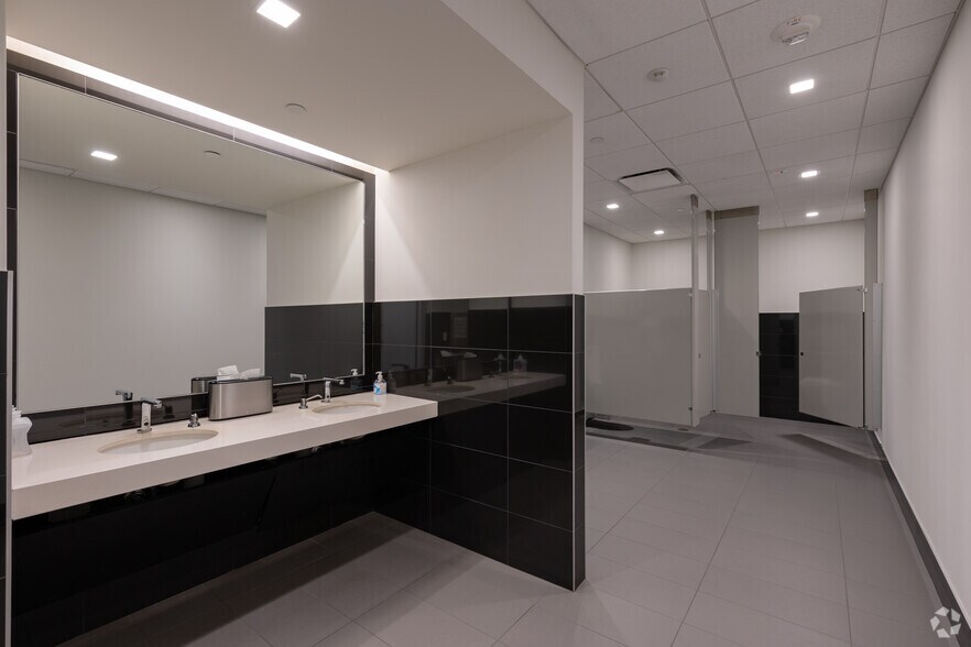 More Photos Of 2750 Technology Forest Blvd, The Woodlands Unknown For Lease