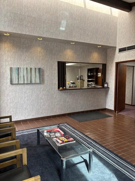 More Photos Of 608 N Wayne Rd, Westland Office For Sale