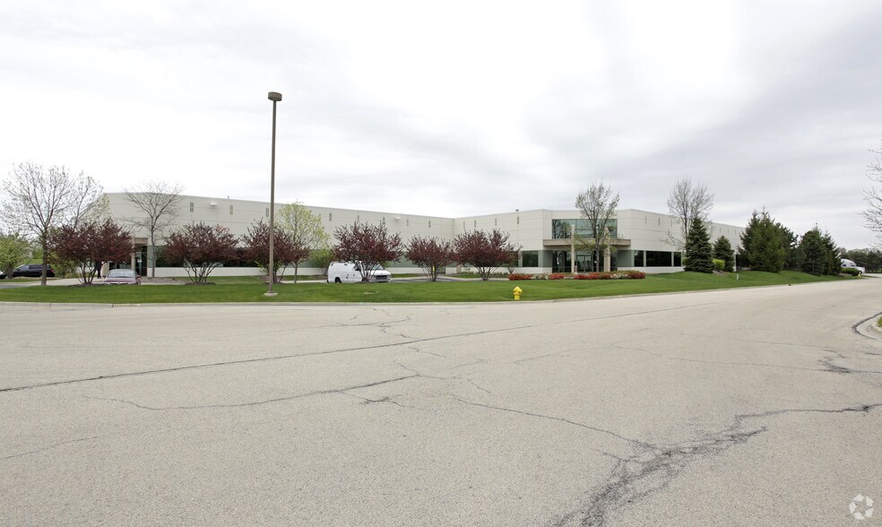 More Photos Of 1340 Internationale Pky, Woodridge Industrial For Sale