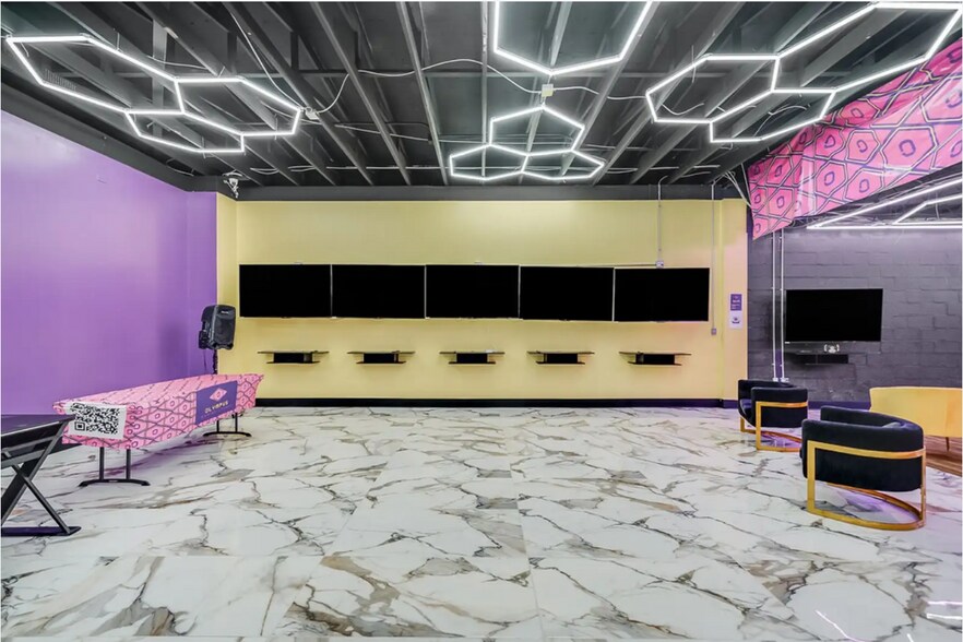 More Photos Of 4741 Rockford Plz, Louisville Freestanding For Sale