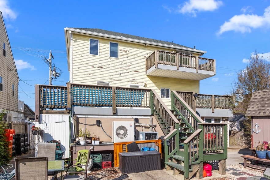More Photos Of 512 Long Beach Blvd, Surf City Restaurant For Sale