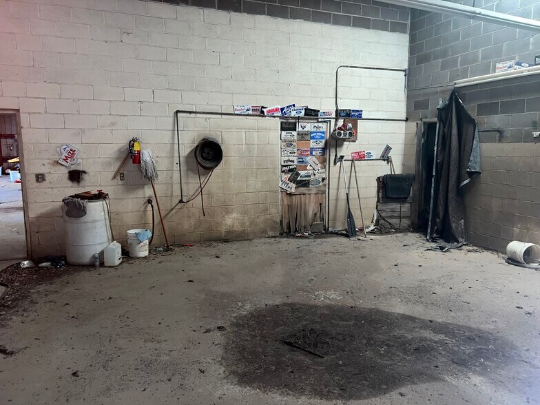 More Photos Of 757 North St, Ashburn Auto Dealership For Sale