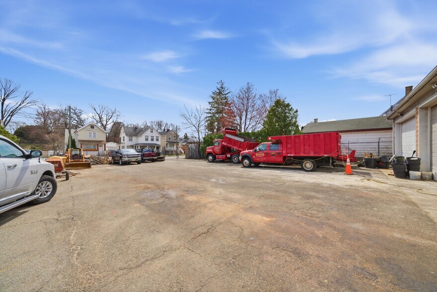 More Photos Of 435-437 Burnside St, Orange Specialty For Sale