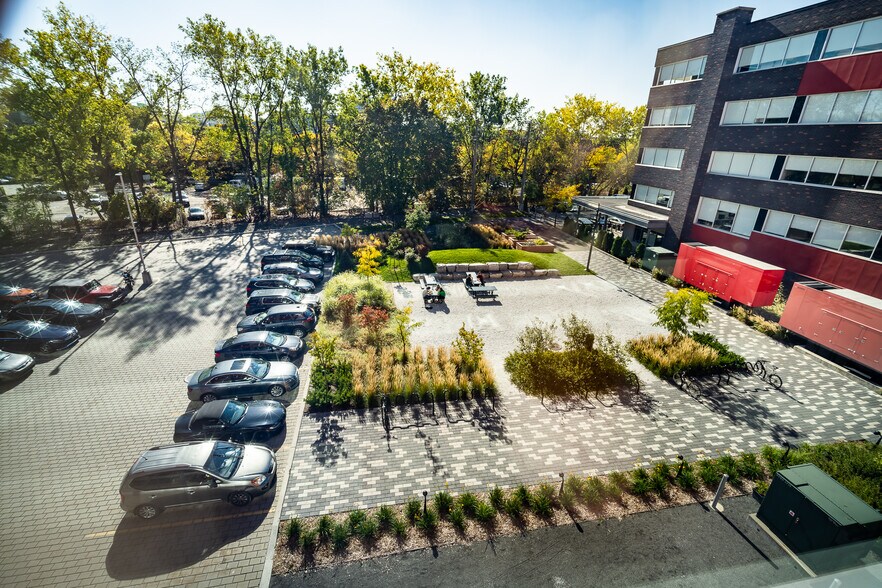 More Photos Of 6650 Rue Saint-Urbain, Montréal Office For Lease
