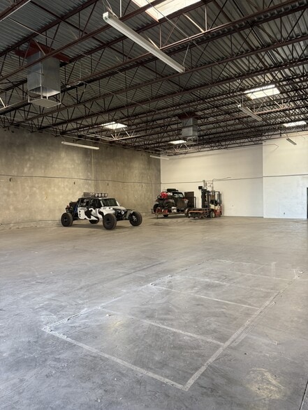 More Photos Of 4770 W University Ave, Las Vegas Warehouse For Sale