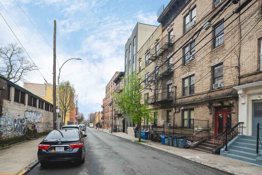 More Photos Of 987 Summit Ave, Bronx Apartments For Sale