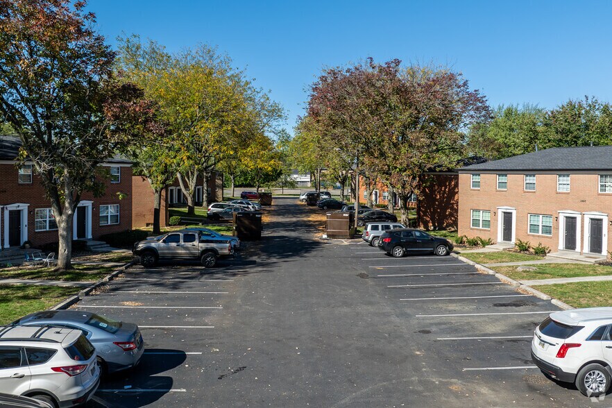 More Photos Of 1462 Elaine Rd, Columbus Apartments For Sale