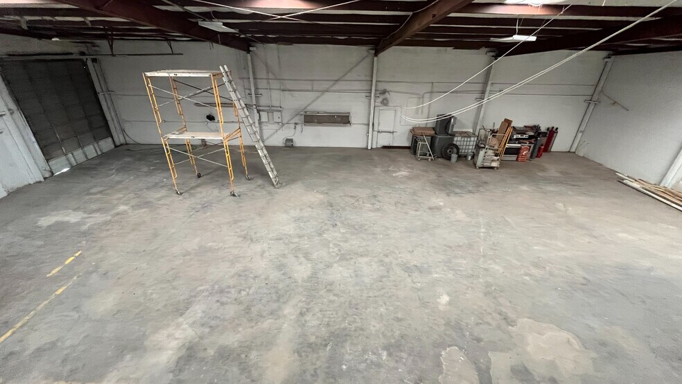 More Photos Of 9220 Rasmus Dr, Houston Warehouse For Lease
