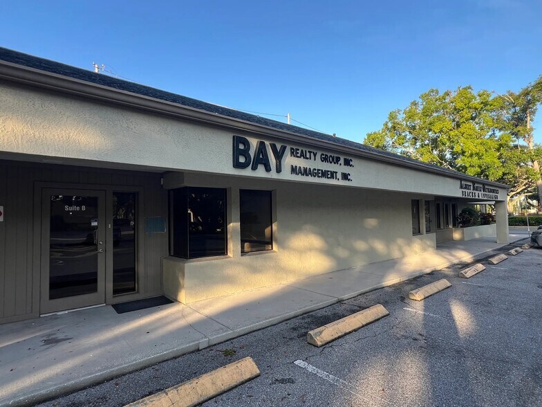 More Photos Of 32502 US Highway 19 N, Palm Harbor Medical For Lease