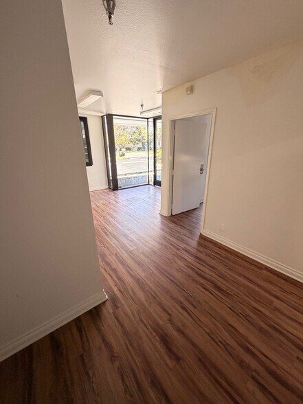 More Photos Of 220 Bernoulli Cir, Oxnard Manufacturing For Sale