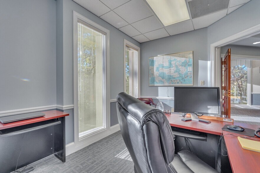 More Photos Of 52 New Orleans Rd, Hilton Head Island Office For Sale
