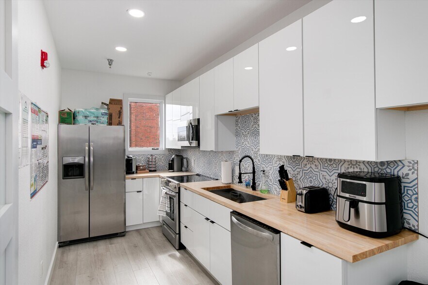 More Photos Of 42 Garden Ctr, Broomfield Office For Lease