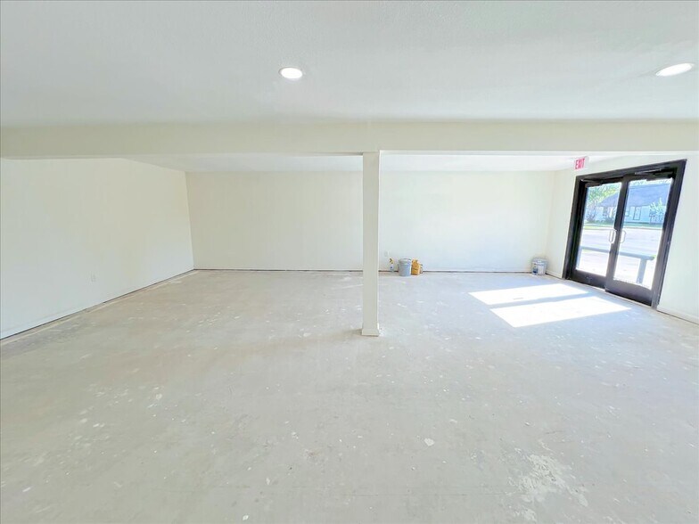 More Photos Of 7704 Irvington Blvd, Houston General Retail For Lease