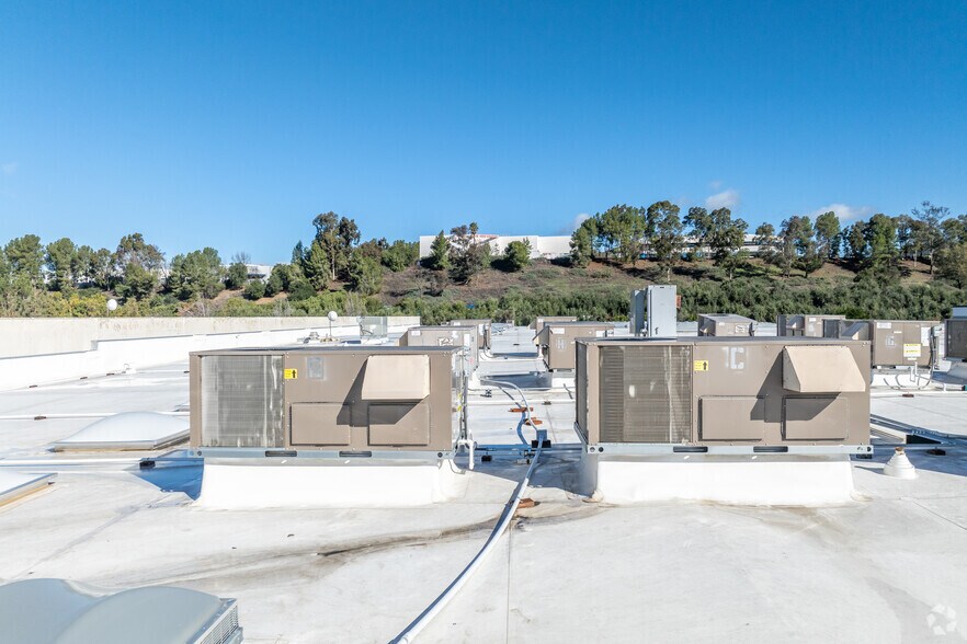 More Photos Of 45 W Easy St, Simi Valley Warehouse For Lease