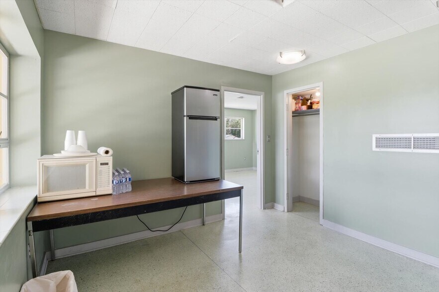 More Photos Of 18150 SE 72 Ave, Inglis Office For Sale