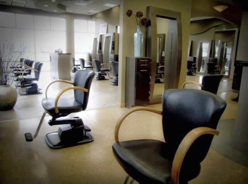 More Photos Of 7535 Burlington Pike, Florence Freestanding For Sale