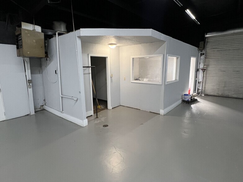 More Photos Of 60 Mount Carmel Rd, Camden Showroom For Sale