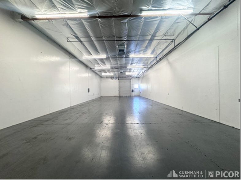 More Photos Of 1665-1700 E 18th St, Tucson Showroom For Lease