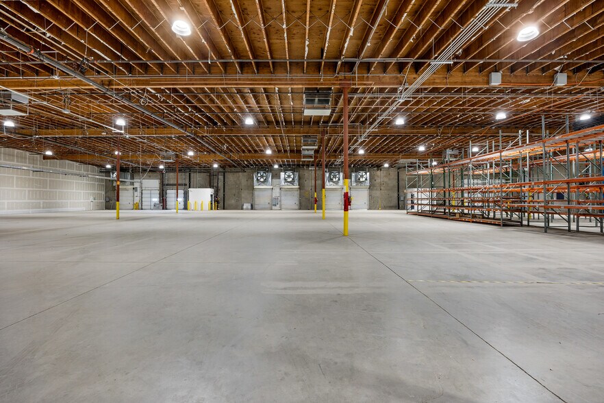 More Photos Of 777 E MacArthur Cir, Tucson Distribution For Lease