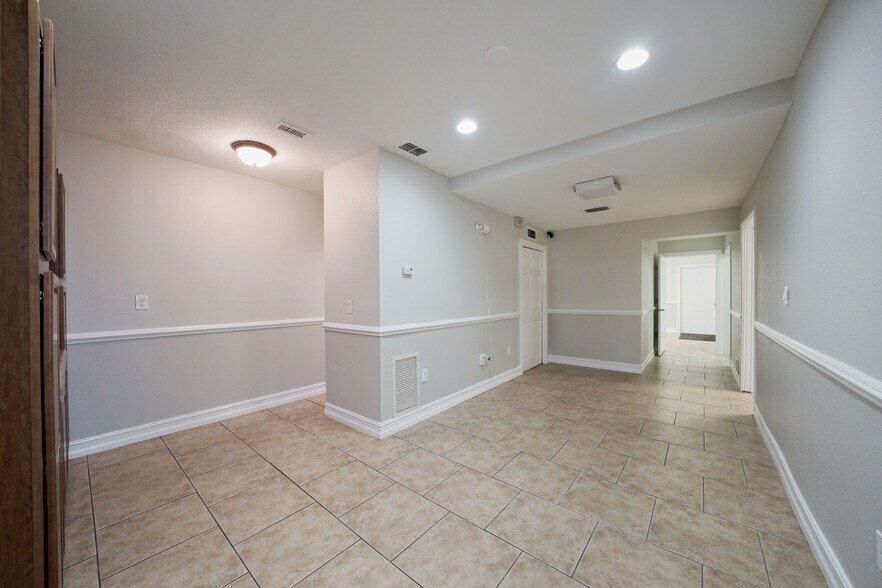 More Photos Of 946 Shadick Dr, Orange City Warehouse For Lease