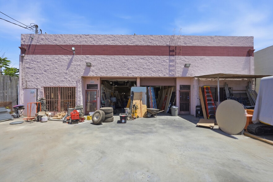 More Photos Of 8926 Norris Ave, Sun Valley Warehouse For Lease