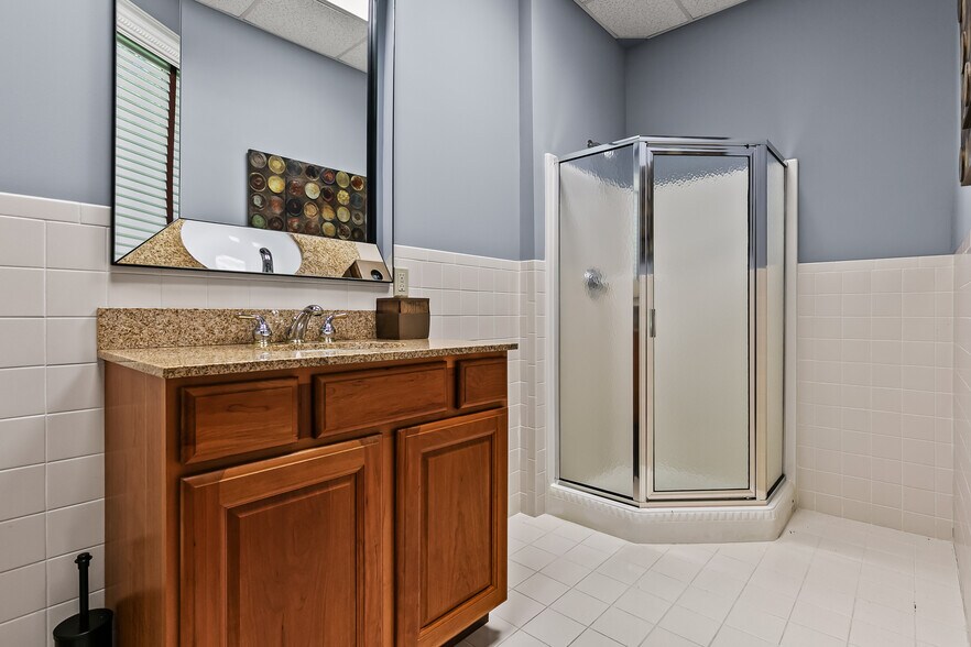 More Photos Of 10A JENNINGS Rd, Medford Medical For Sale