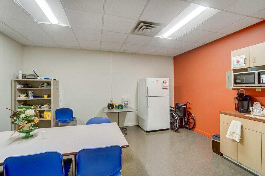 More Photos Of 2025 E 4th St, Lima Light Manufacturing For Lease