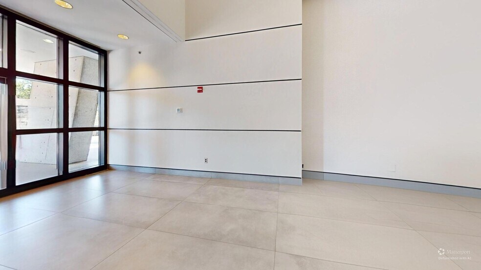 More Photos Of 550 Pharr Rd NE, Atlanta Office For Sale