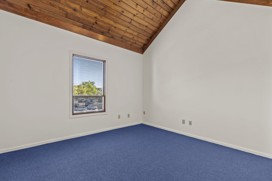 More Photos Of 73 E Wilson Bridge Rd, Worthington Office For Sale