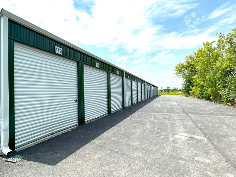 More Photos Of 1947 N Lyford Rd, Rockford Self Storage For Sale