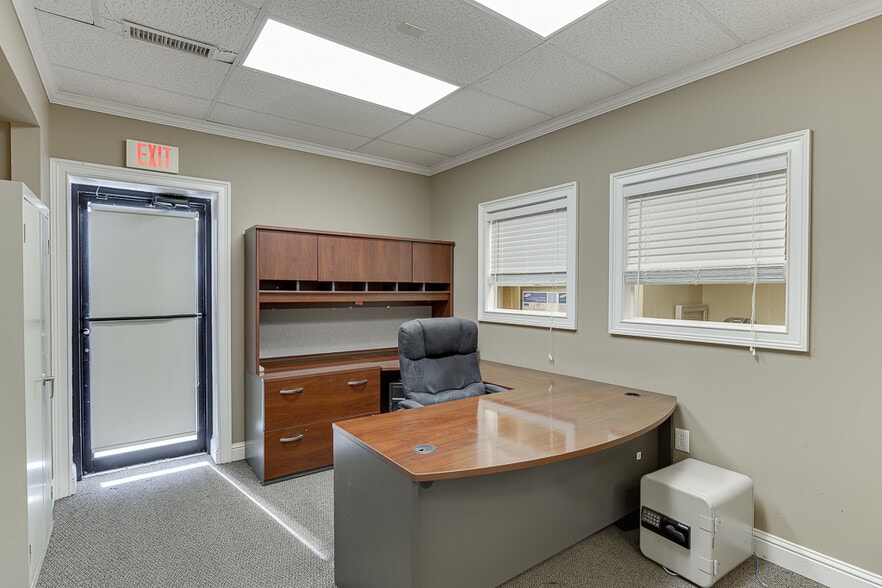More Photos Of 743 Church St, Buford Office For Sale