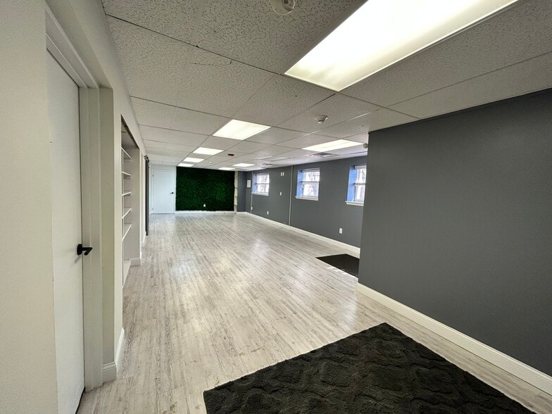 More Photos Of 1101 Ivy Hill Rd, Philadelphia Light Distribution For Lease