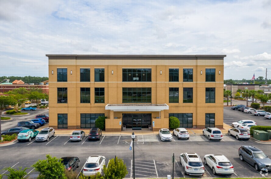 More Photos Of 509 Olde Waterford Way, Leland Office For Lease