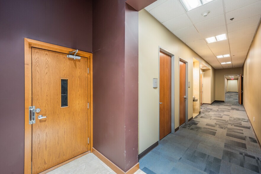 More Photos Of 5555 Northwest Pky, San Antonio Office For Lease