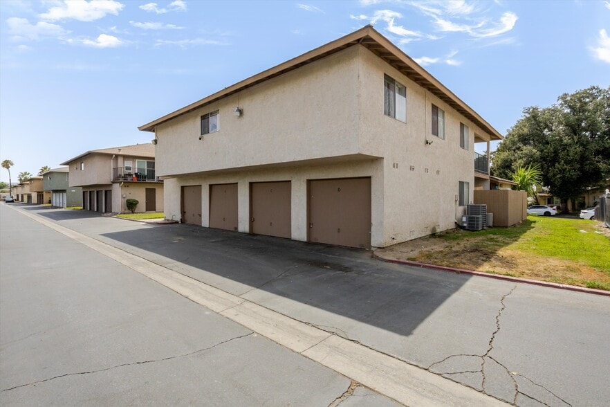 More Photos Of 1140 Oxford Dr, Redlands Apartments For Sale