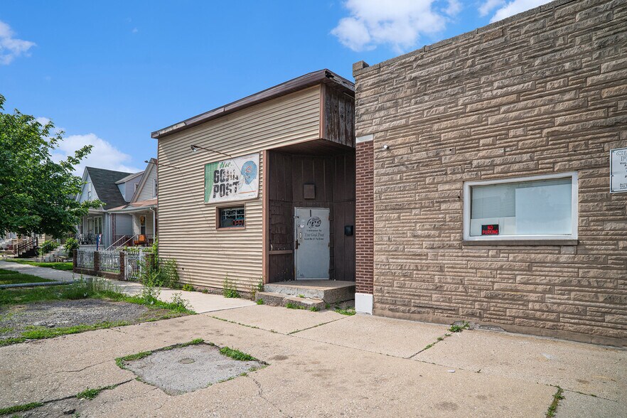 More Photos Of 604 W 151st St, East Chicago General Retail For Sale
