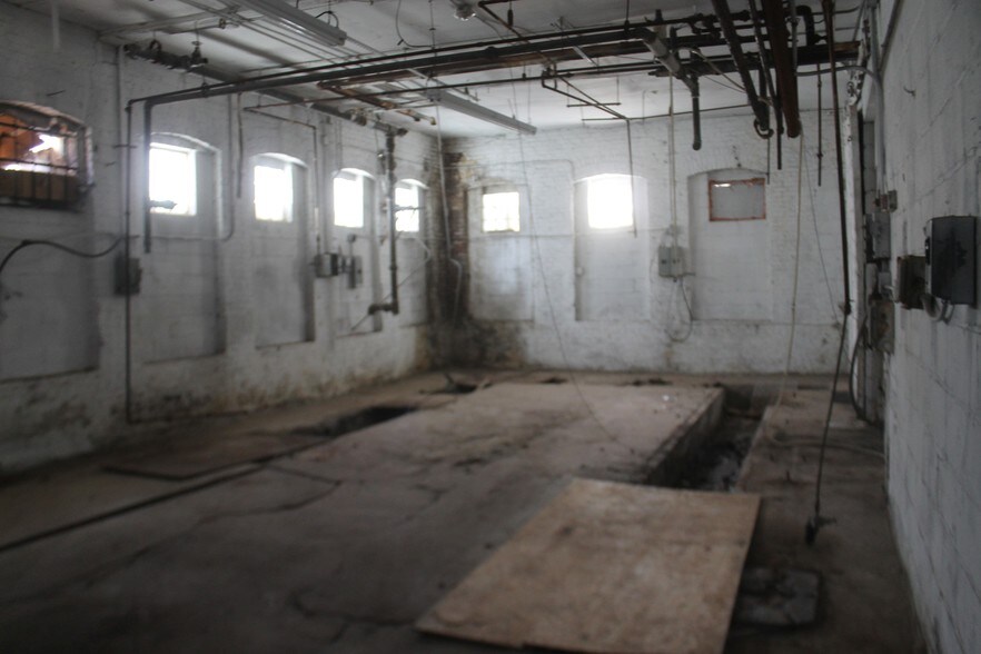 More Photos Of 46 Grace St, Irvington Warehouse For Sale