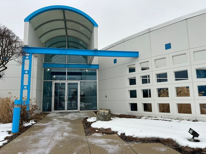 Primary Photo Of 265 Spring Lake Dr, Itasca Showroom For Lease