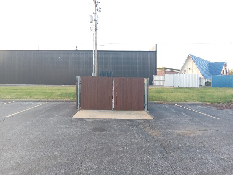 More Photos Of 1126-1144 Vaughn Rd, Wood River Storefront For Sale