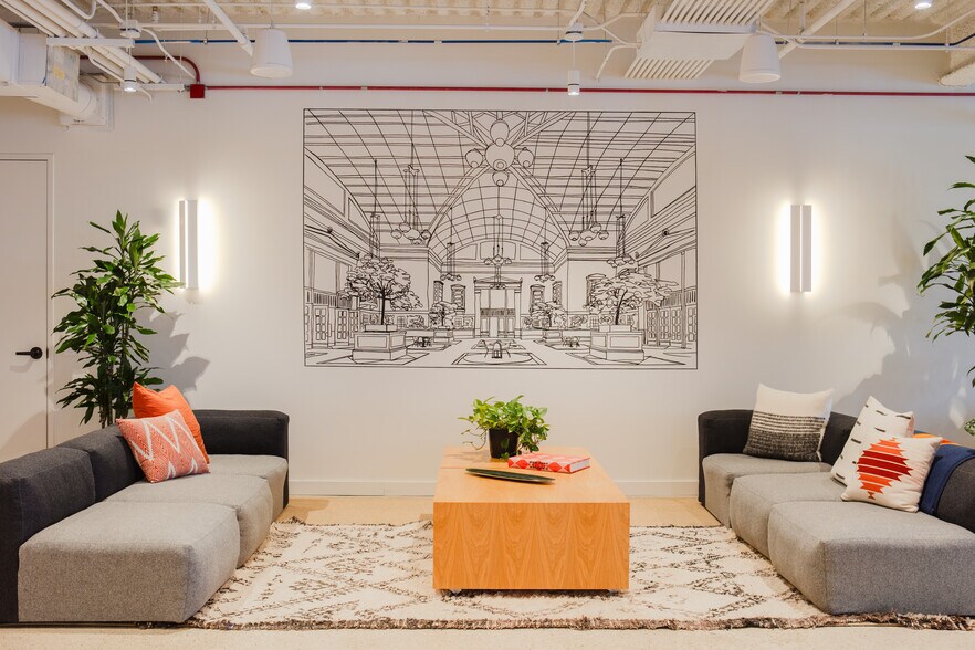 More Photos Of 222 S Riverside Plz, Chicago Coworking Space