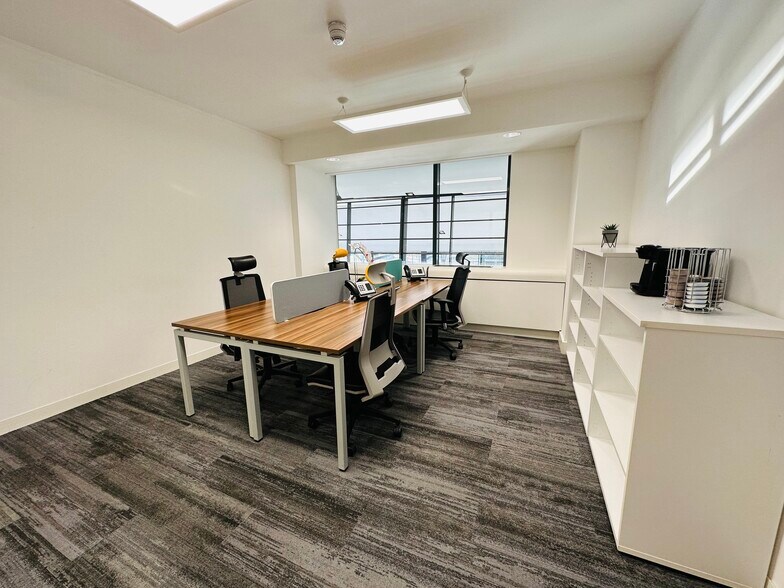 More Photos Of 1000 Great West Rd, Brentford Coworking Space