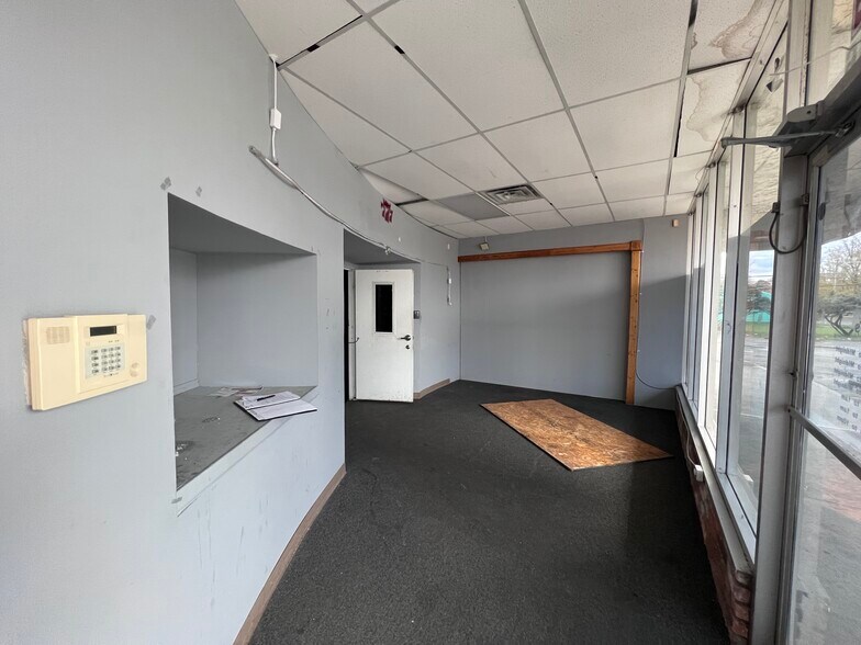 More Photos Of 1058-1068 Country Club Rd, Columbus General Retail For Sale