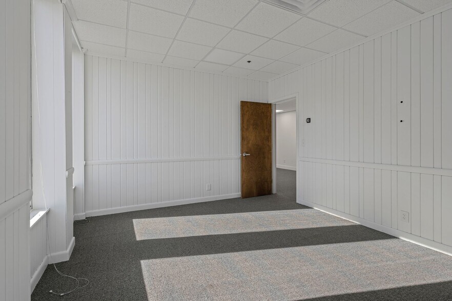 More Photos Of 300 James Robertson Pky, Nashville Office Residential For Lease
