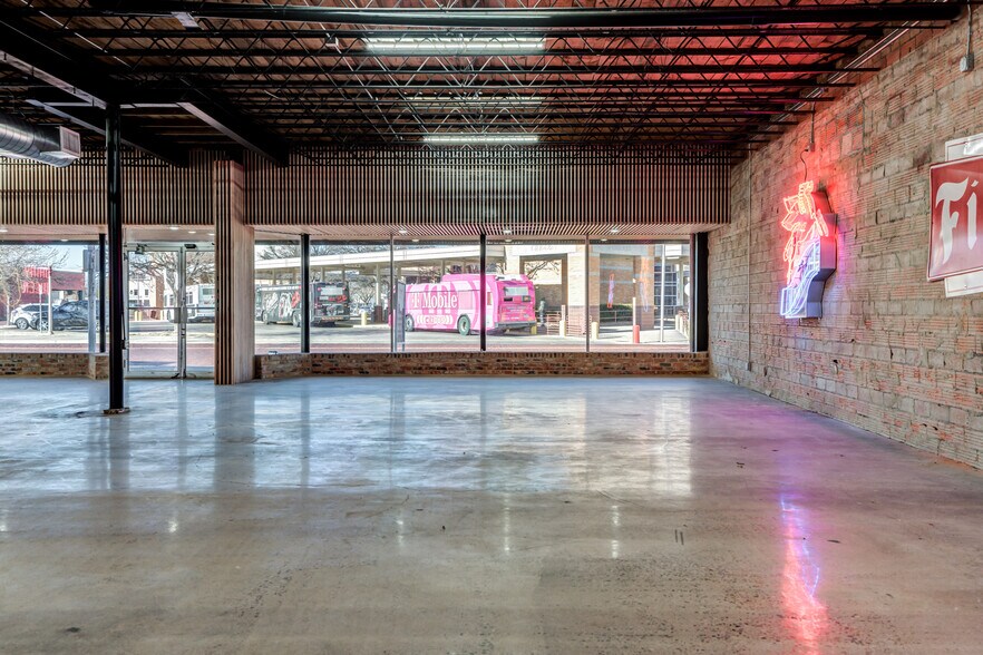 More Photos Of 1213 Crickets Ave, Lubbock Storefront For Sale