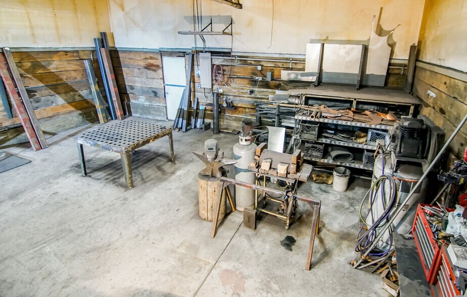 More Photos Of 6101 S 2nd St, Tetonia Service For Sale