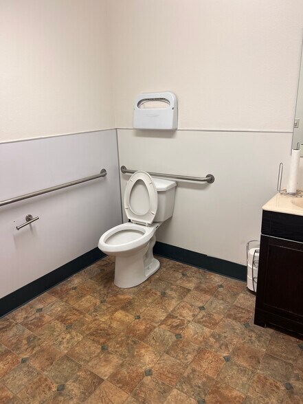 More Photos Of 4531 Market St, Ventura Manufacturing For Lease