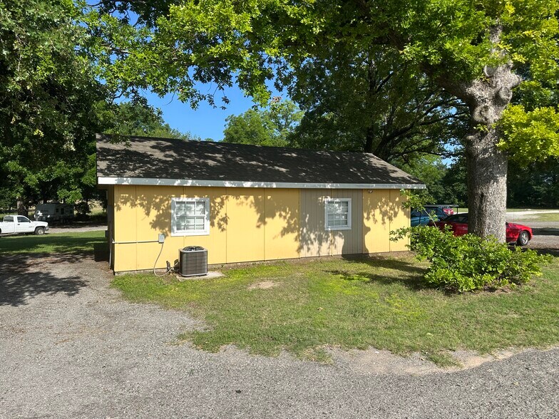 More Photos Of 2116 Highway 77 S, Davis Trailer Camper Park For Sale