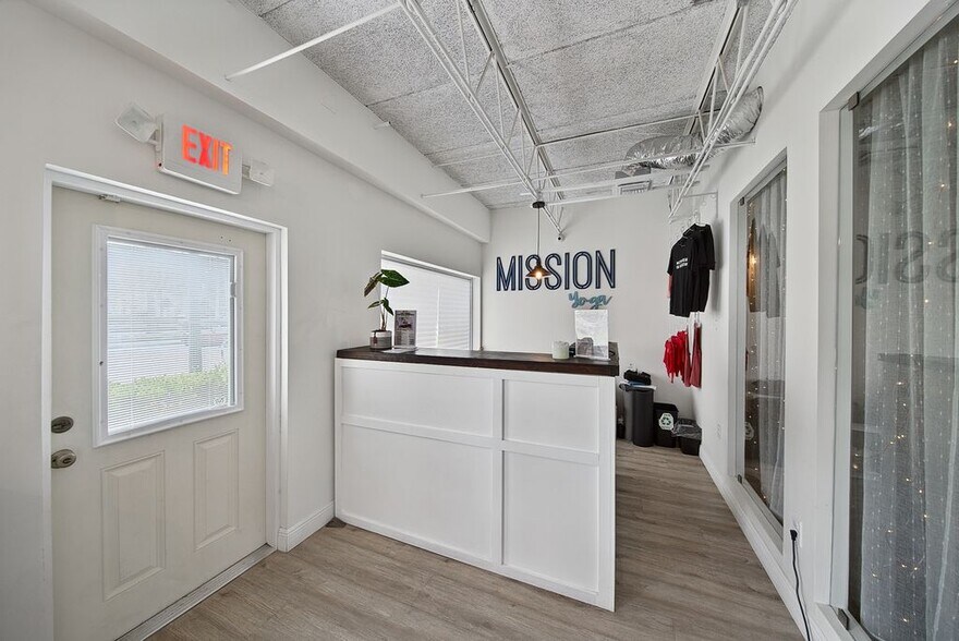 More Photos Of 3400 NE 12th Ave, Fort Lauderdale Freestanding For Lease