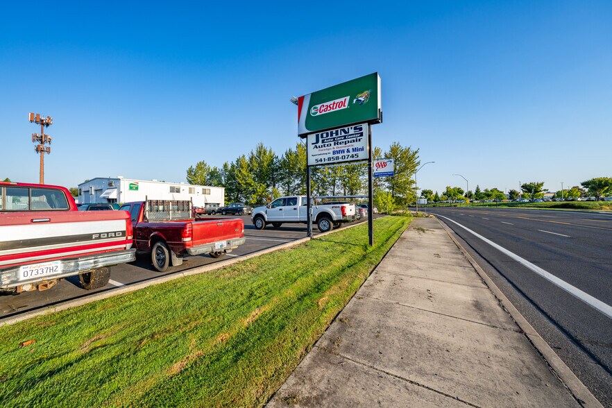More Photos Of 3311 Biddle Rd, Medford Auto Repair For Sale