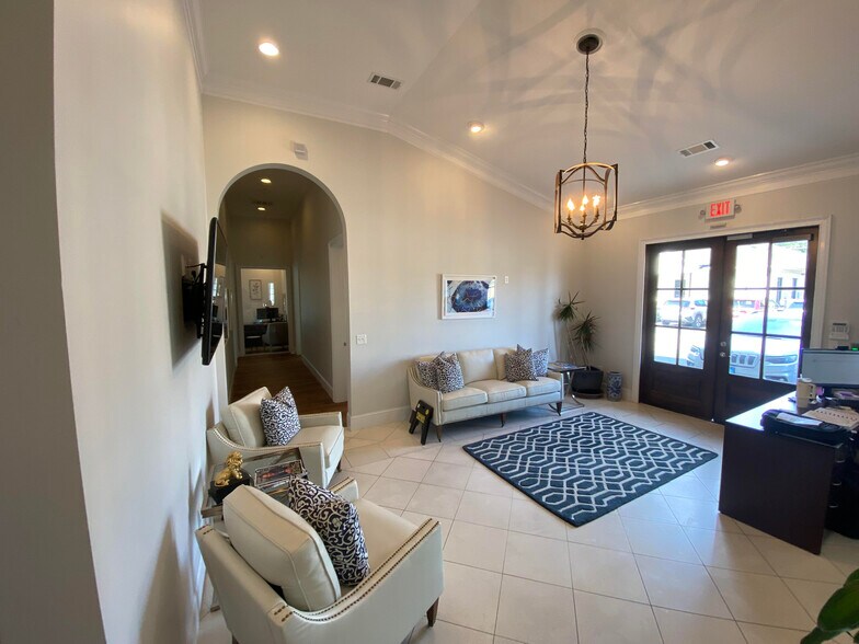 More Photos Of 2694 W Oxford Loop, Oxford Office For Lease